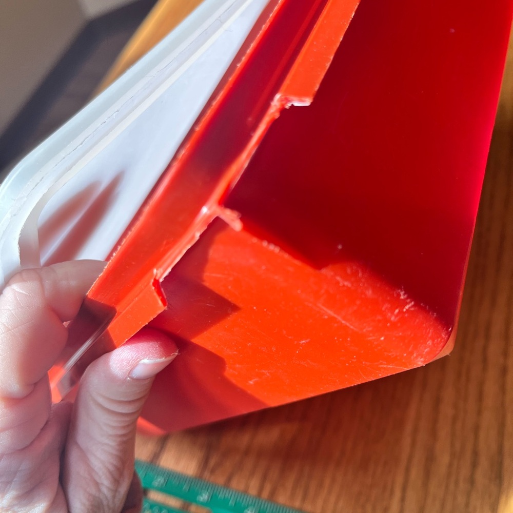 Square orange tupperware Storage Container - Picture 5 of 6